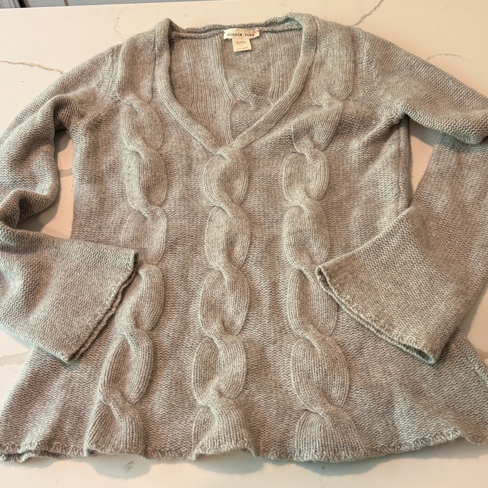 Minnie Rose Light Gray V-Neck Cashmere Sweater